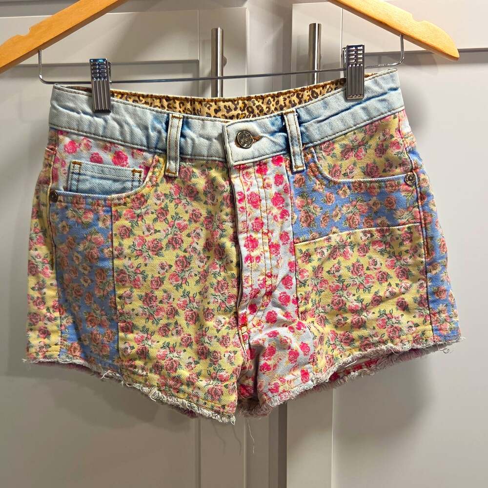 FARM Rio Anthropologie High-Rise Floral Denim Cut-Off 100% Cotton Shorts Sz 25